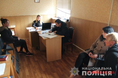 Розшукану 16-річну дівчину житомирські поліцейські передали під опіку матері