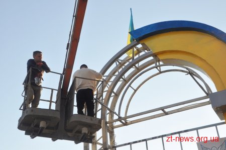 На Житомирщині оновлюють знаки при в‘їзді в область