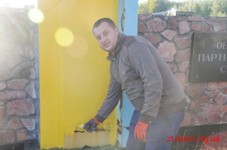 На Житомирщині оновлюють знаки при в‘їзді в область