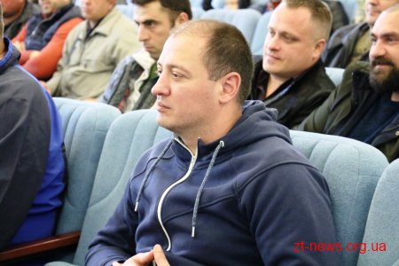 Сергій Сухомлин вручив подяки військовим та волонтерам і подарував картину для майбутнього «Дому ветерана»