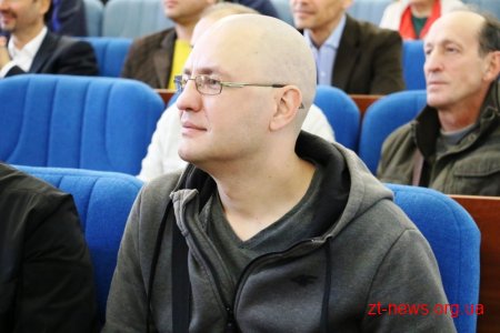 Сергій Сухомлин вручив подяки військовим та волонтерам і подарував картину для майбутнього «Дому ветерана»