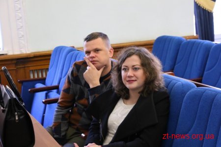 Сергій Сухомлин вручив подяки військовим та волонтерам і подарував картину для майбутнього «Дому ветерана»