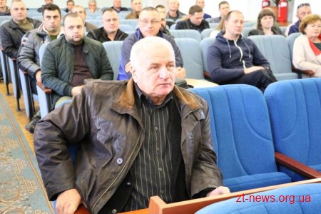 Сергій Сухомлин вручив подяки військовим та волонтерам і подарував картину для майбутнього «Дому ветерана»