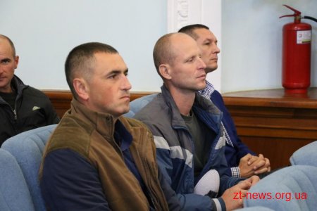 Сергій Сухомлин вручив подяки військовим та волонтерам і подарував картину для майбутнього «Дому ветерана»