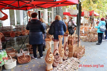 На Михайлівській у Житомирі розпочав роботу Покровський ярмарок