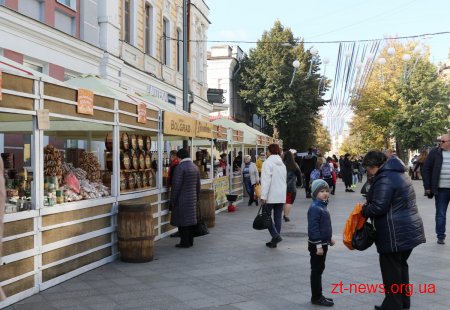 На Михайлівській у Житомирі розпочав роботу Покровський ярмарок