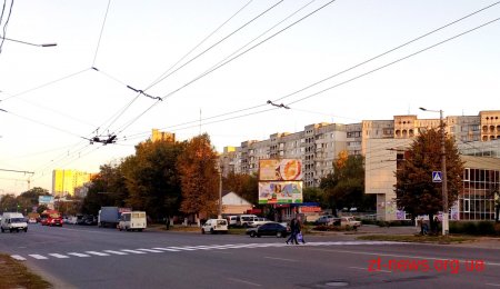 На проспекті Миру у Житомирі водій Peugeot збив чоловіка на переході