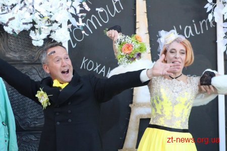 На вул. Михайлівській у Житомирі відгуляли Покровське весілля