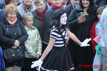 На вул. Михайлівській у Житомирі відгуляли Покровське весілля