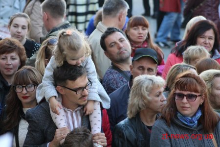 На вул. Михайлівській у Житомирі відгуляли Покровське весілля