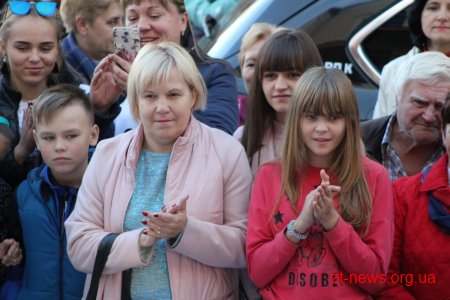 На вул. Михайлівській у Житомирі відгуляли Покровське весілля