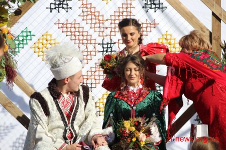На вул. Михайлівській у Житомирі відгуляли Покровське весілля