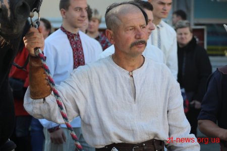 На вул. Михайлівській у Житомирі відгуляли Покровське весілля
