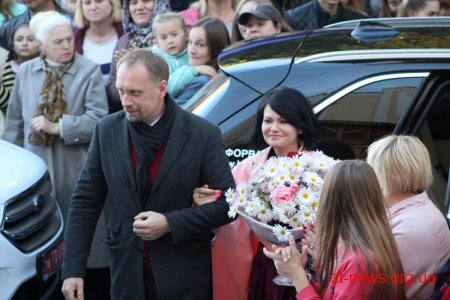 На вул. Михайлівській у Житомирі відгуляли Покровське весілля