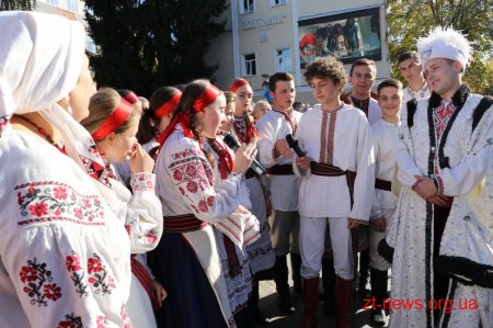 На вул. Михайлівській у Житомирі відгуляли Покровське весілля