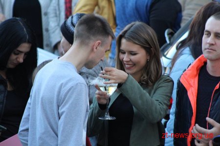 На вул. Михайлівській у Житомирі відгуляли Покровське весілля