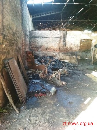 У Романові на території приватного підприємства сталася пожежа: 2 людей загинуло