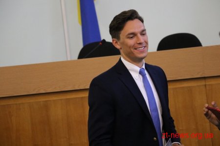 Мер вручив подяки волонтерам, які впродовж 2 місяців працювали у Житомирі