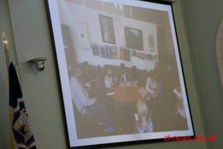 Мер вручив подяки волонтерам, які впродовж 2 місяців працювали у Житомирі