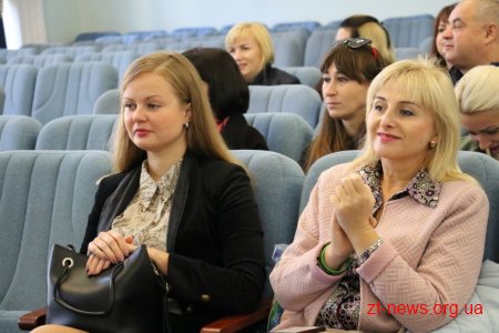 Мер вручив подяки волонтерам, які впродовж 2 місяців працювали у Житомирі