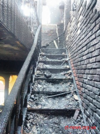 У Коростишеві під час пожежі в кафе полум'я перекинулось на житловий будинок