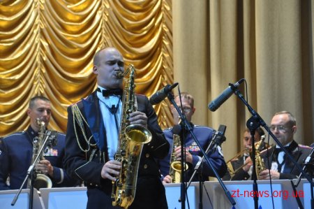 У Житомирі оркестр військово-повітряних сил США презентував концертну програму «Я підтримую крила»