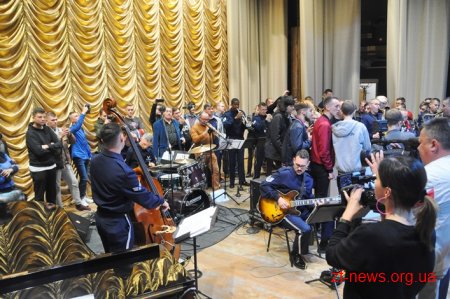 У Житомирі оркестр військово-повітряних сил США презентував концертну програму «Я підтримую крила»