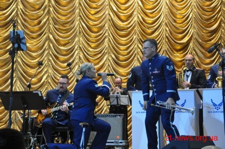 У Житомирі оркестр військово-повітряних сил США презентував концертну програму «Я підтримую крила»