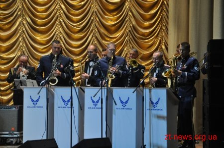 У Житомирі оркестр військово-повітряних сил США презентував концертну програму «Я підтримую крила»