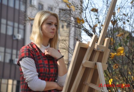 В центрі Житомира діти малювали осінні пейзажі