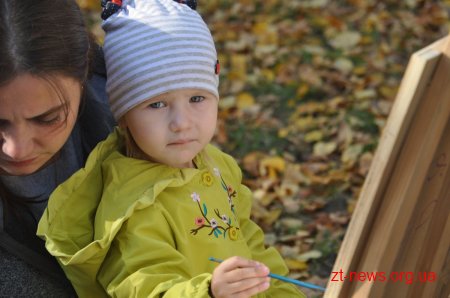 В центрі Житомира діти малювали осінні пейзажі
