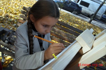 В центрі Житомира діти малювали осінні пейзажі