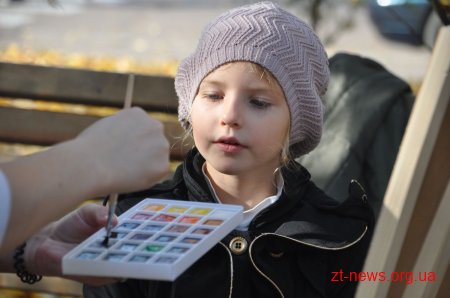 В центрі Житомира діти малювали осінні пейзажі