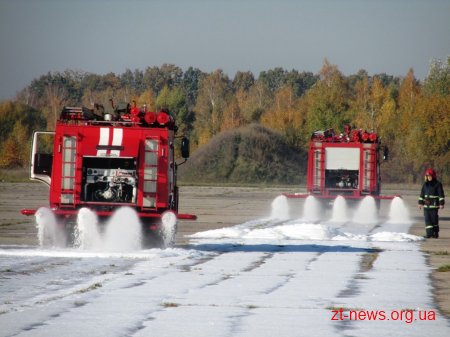 Поблизу Житомира рятувальники відпрацьовували порядок дій у разі аварійної посадки літака