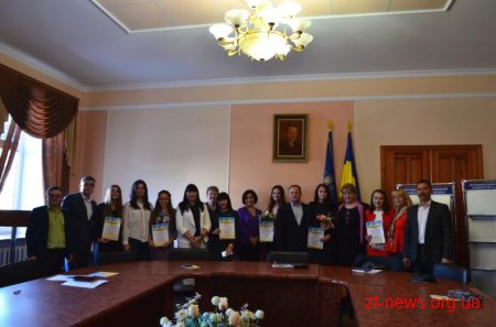 Обдаровані студенти ЖДУ отримали стипендії ім. О. Ольжича
