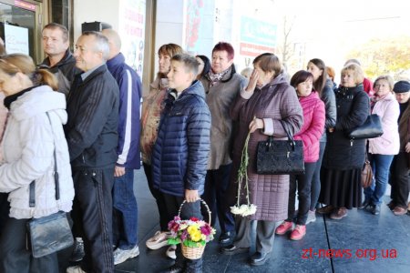 У Житомирі десятки тисяч людей прийшли попрощатися із житомирянкою Мариною Поплавською