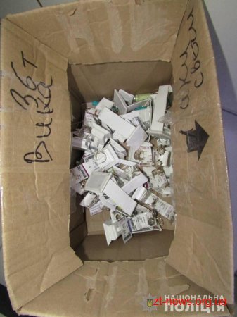 У Новограді-Волинському поліцейські завадили молодикові пограбувати ювелірний магазин