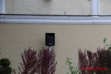 Невідомі вкрали музичну колонку, яка була встановлена поблизу фонтану на Михайлівській
