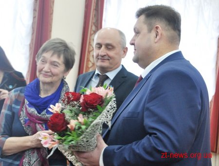 На початку сесії обласної ради 6 жителів Житомирщини відзначили нагородами