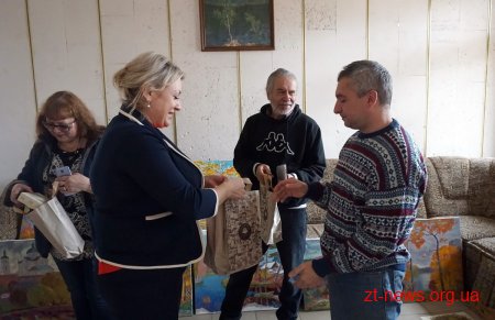 Художники пленеру «Осіння палітра Полісся» подарували ОДА 20 власних картин