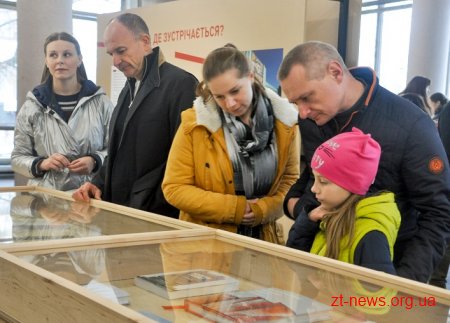 У Житомирі відкрили виставку про монументальну та архітектурну спадщину області