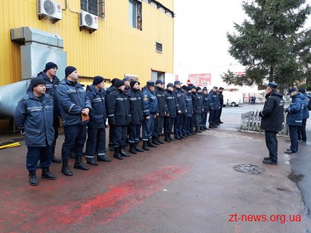 Житомирські рятувальники гасили умовну пожежу у супермаркеті будівельних матеріалів