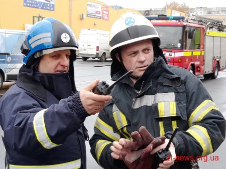 Житомирські рятувальники гасили умовну пожежу у супермаркеті будівельних матеріалів
