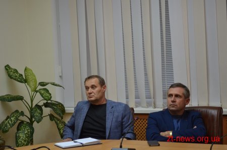 Як просуваються ремонтні роботи на вул. Параджанова обговорили на нараді в міській раді