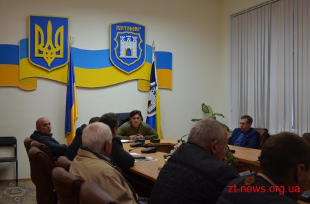 Як просуваються ремонтні роботи на вул. Параджанова обговорили на нараді в міській раді