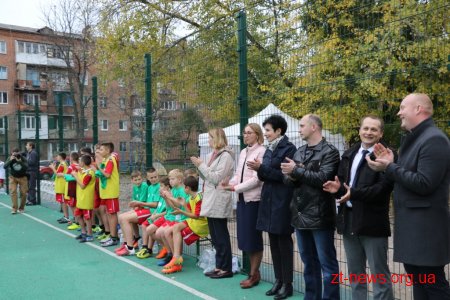 У Житомирі в рамках соціального проекту на Київській, 59 оновили футбольний майданчик