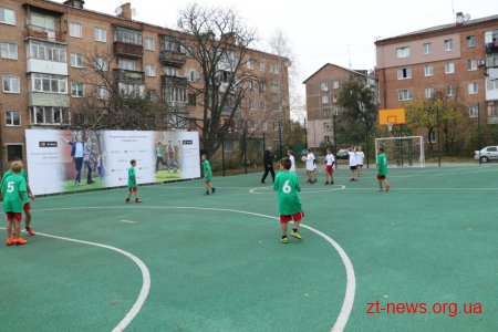 У Житомирі в рамках соціального проекту на Київській, 59 оновили футбольний майданчик