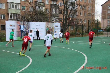 У Житомирі в рамках соціального проекту на Київській, 59 оновили футбольний майданчик