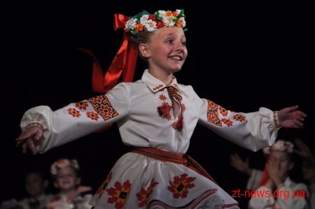 Танцювальний ансамбль «Сонечко» провів благодійний концерт на підтримку онкохворих дітей