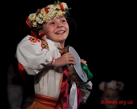 Танцювальний ансамбль «Сонечко» провів благодійний концерт на підтримку онкохворих дітей
